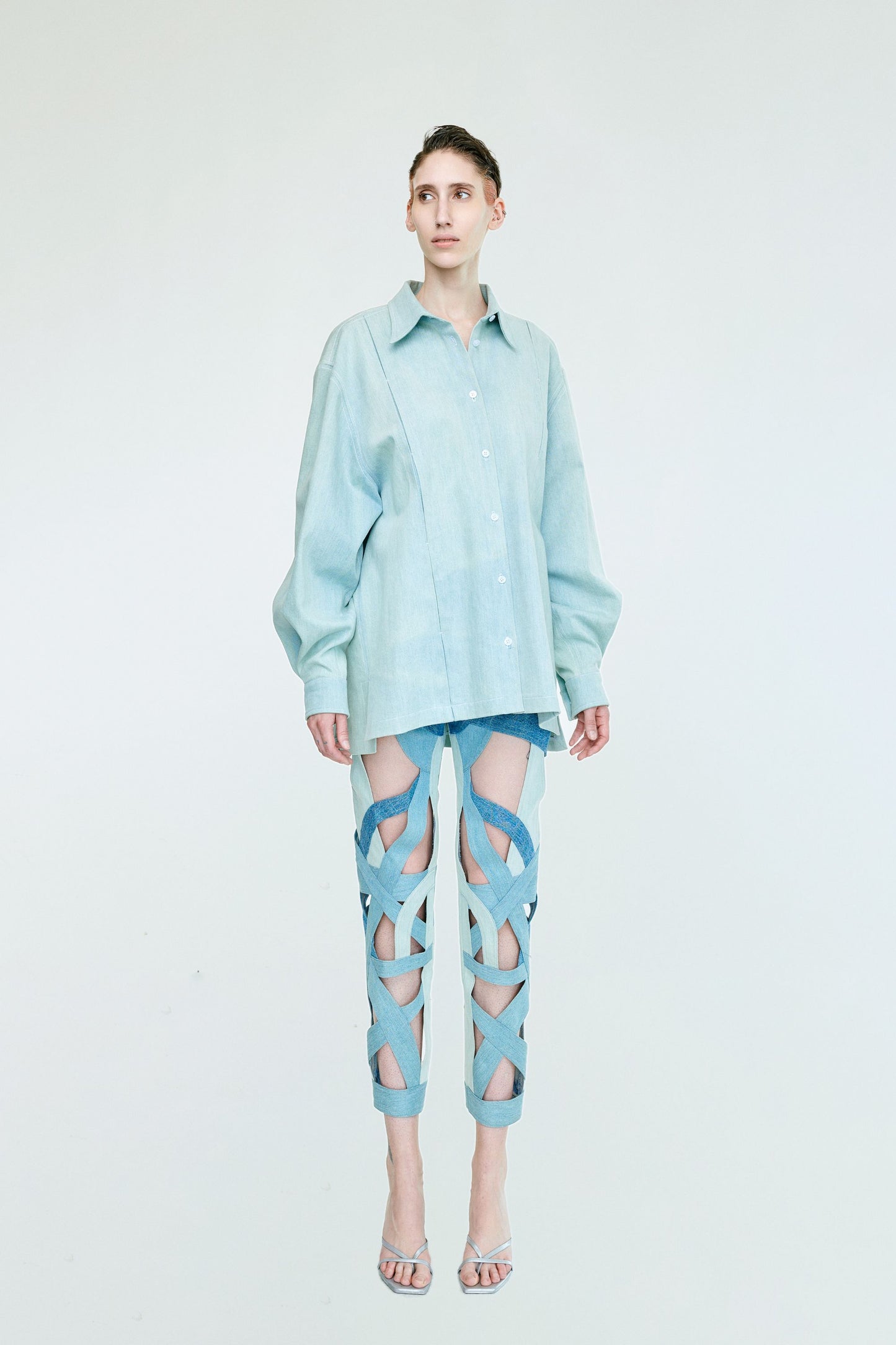 KATA BOXY FIT DENIM SHIRT WITH CUT OUT BACK