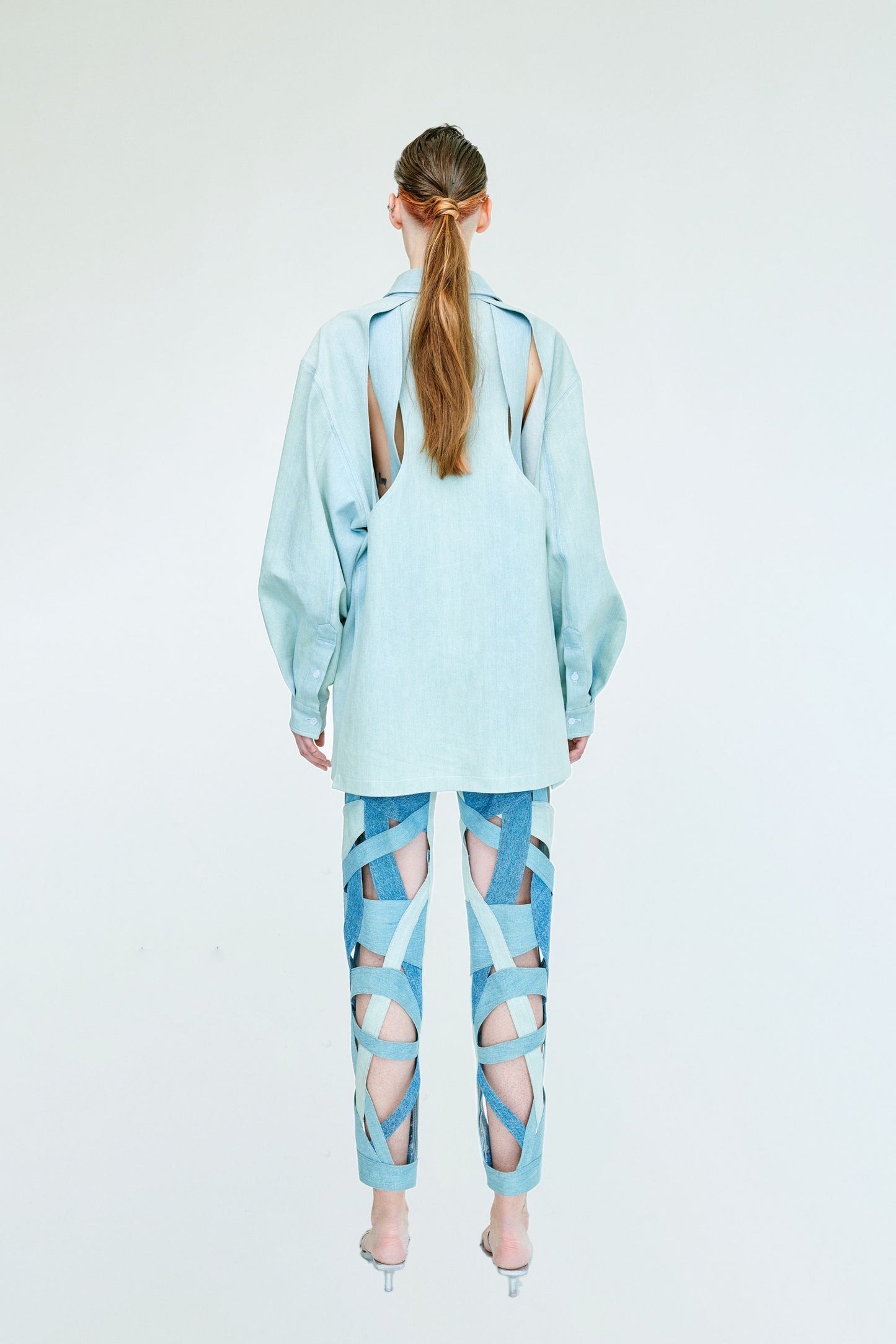KATA BOXY FIT DENIM SHIRT WITH CUT OUT BACK