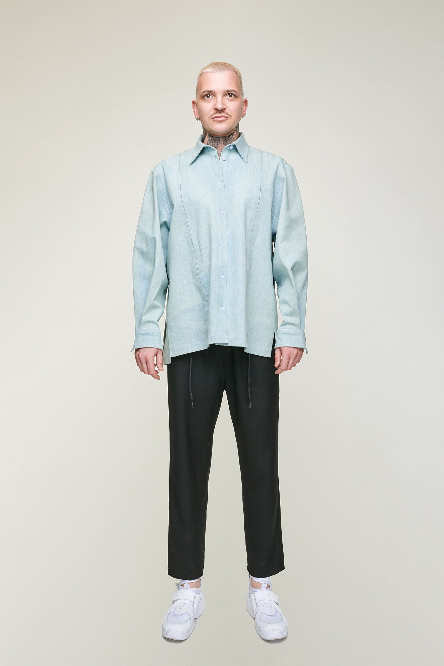 KATA BOXY FIT DENIM SHIRT WITH CUT OUT BACK