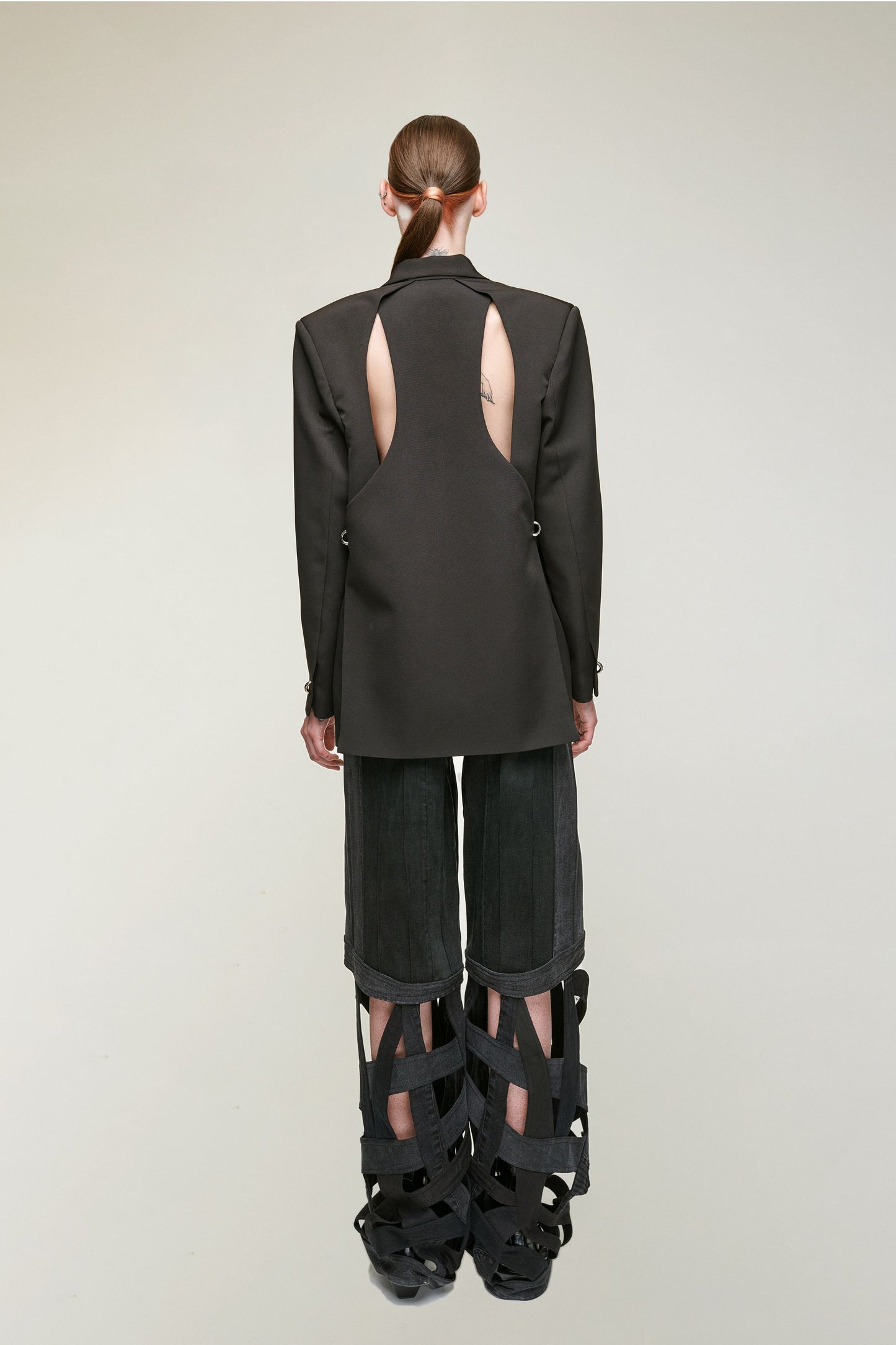 ROISIN SIGNATURE BLAZER WITH CUT-OUT BACK